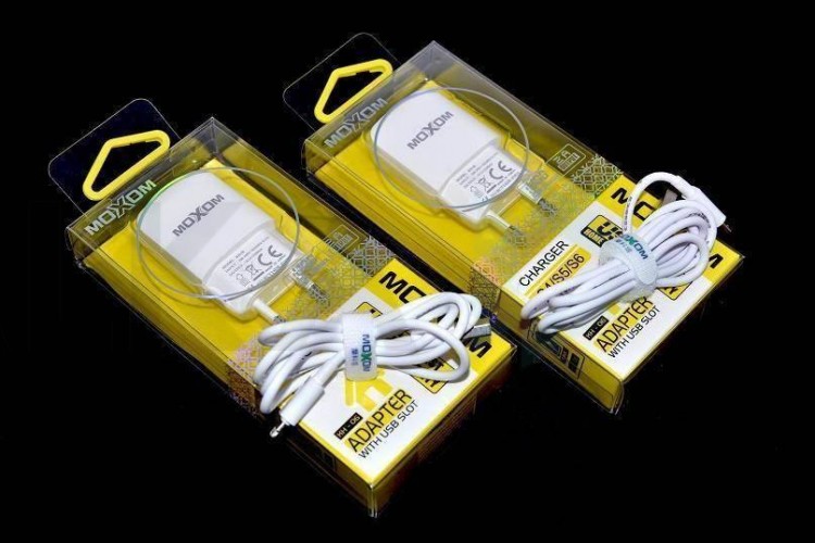 Сетевое зарядное устройство USB кабель MicroUSB MOXOM KH-06 2100mAh в упаковке (белый)